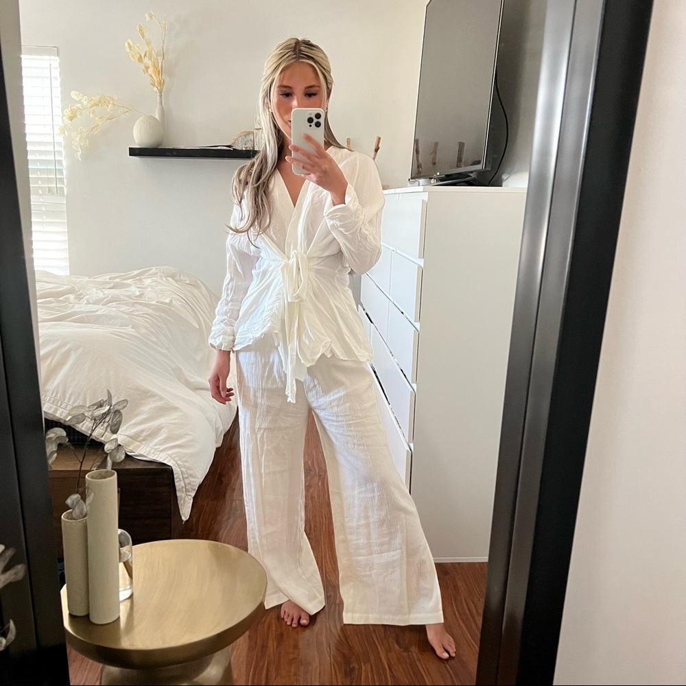 Zara White Long-sleeve Linen Blend Blouse. US Size XS. Will fit sizes 0-4.